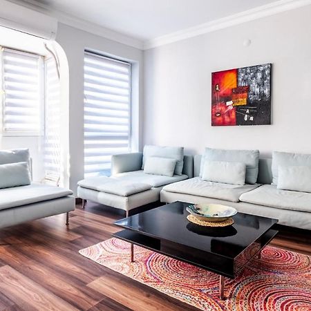 Sleek Flat 50 M To Bull Statue In Kadikoy Daire İstanbul Dış mekan fotoğraf