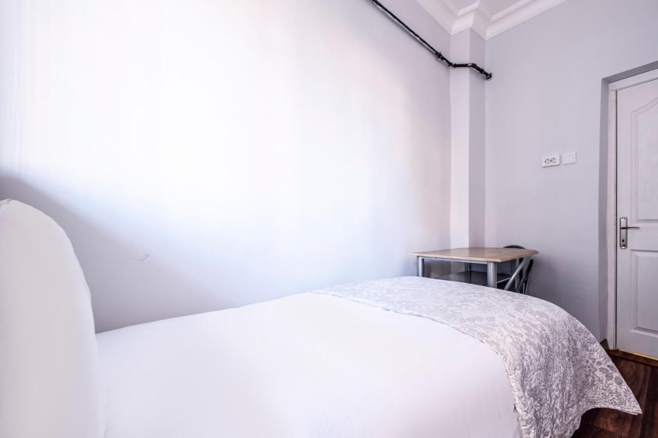 Sleek Flat 50 M To Bull Statue In Kadikoy Daire İstanbul Dış mekan fotoğraf